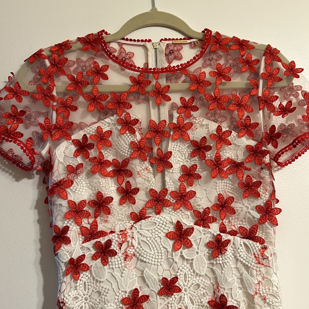 Elie Tahari dress. Cascading floral embroidery accents. Size 0. Red and white